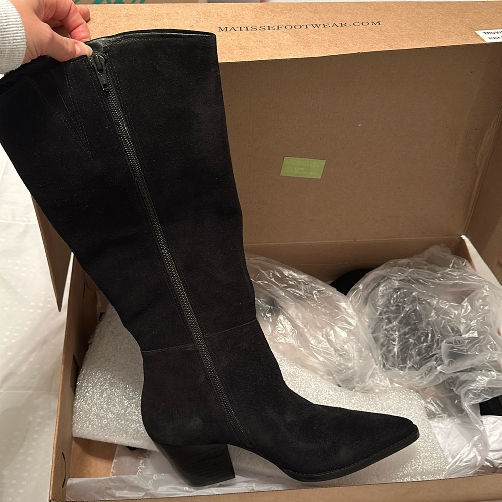 NEW Matisse Truvie black suede boots